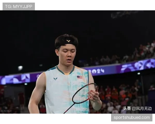 李梓嘉训练完直接瘫在场边啃蛋白棒,这自律程度真不是一般人能扛的 李梓嘉训练完直接瘫在场边啃蛋白棒,这自律程度真不是一般人能扛的